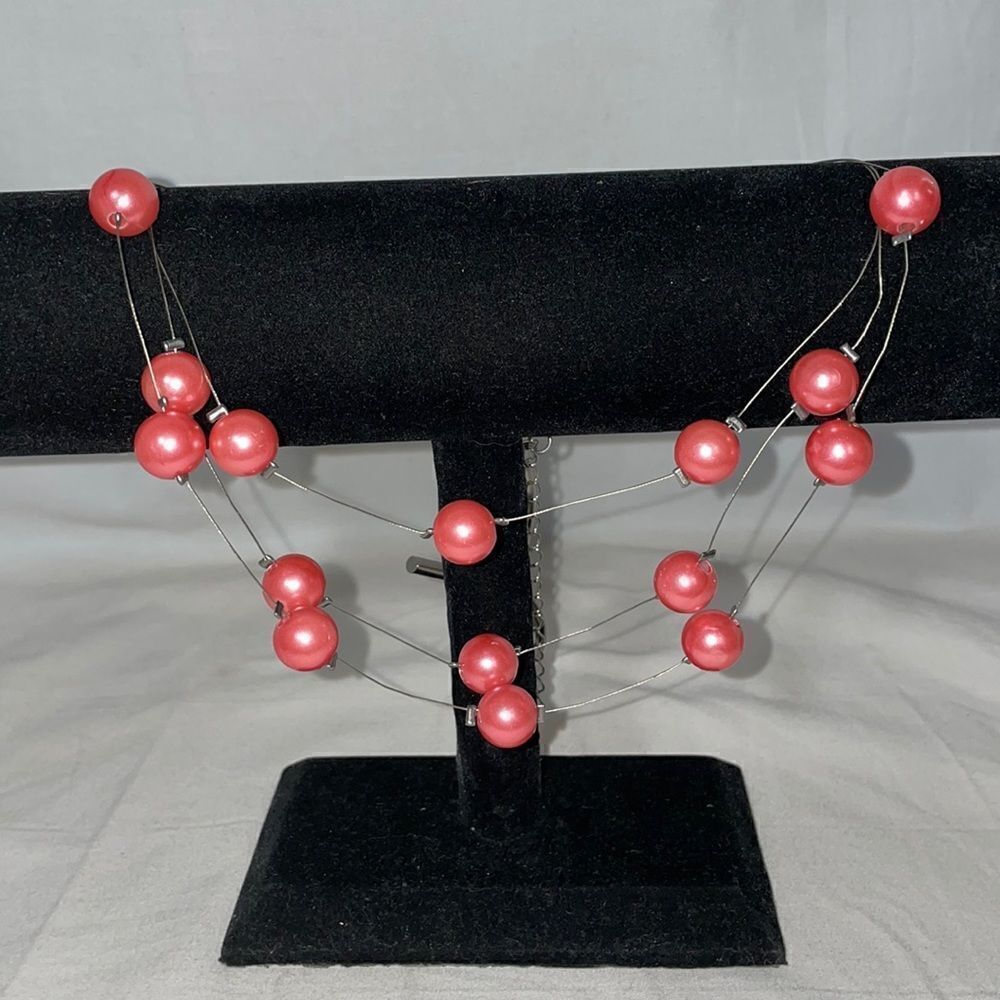 Three string wire necklace with fixed beads